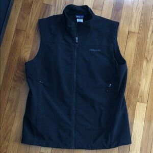 Patagonia New men’s performance Black Zip-Up Vest lined and winter proof XL NEW